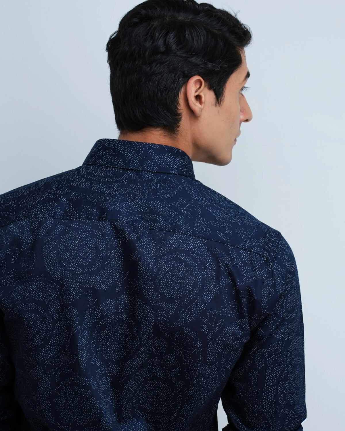 CASUAL BLUE SHIRT WITH A FLORAL DESIGN